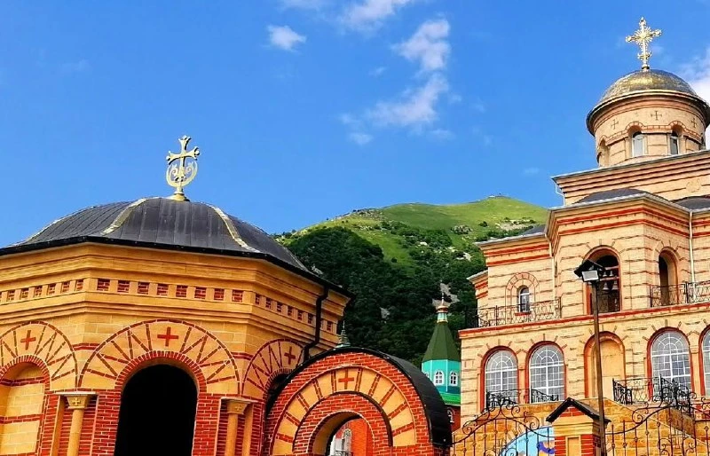УСПЕНСКИЙ ВТОРОАФОНСКИЙ МОНАСТЫРЬ
~~~~~~~~
У подножия горы Бештау, недалеко от Пятигорска, среди лес