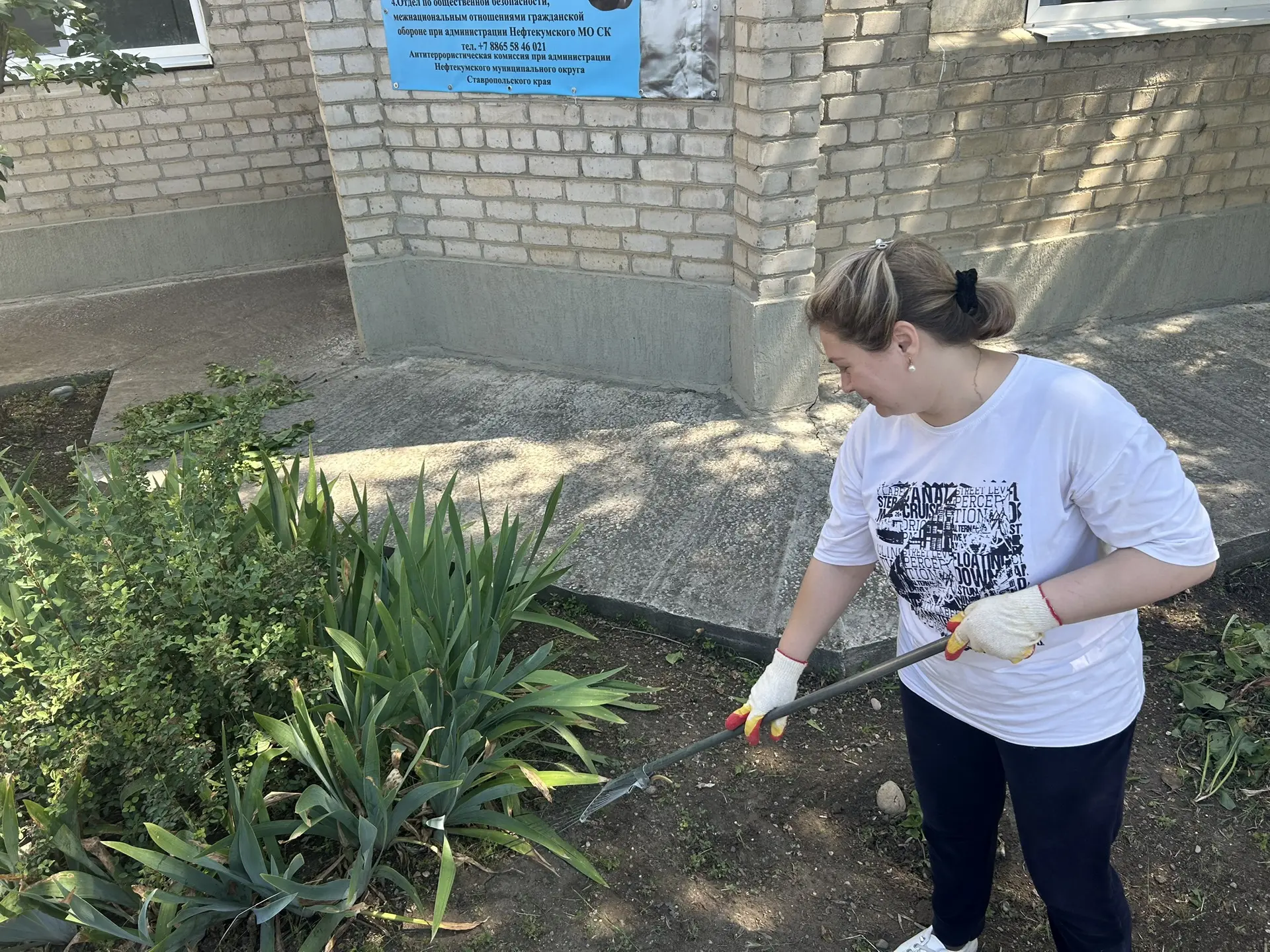 🧹 Наша художественная школа — не только про красоту, но и про порядок. 

Коллектив вышел на субботн