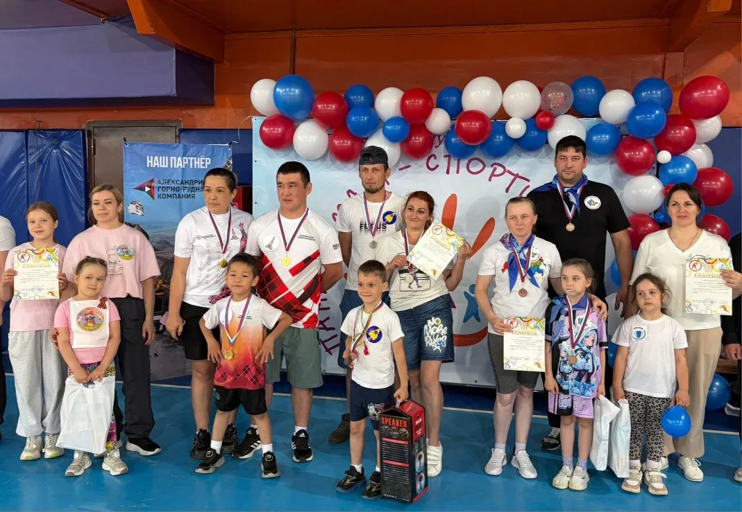 Сегодня в с. Фершампенуаз прошли весёлые старты: 🎉🎉🎉
"Мама, папа я- спортивная семья!"
👧🧒🏻👧🏻