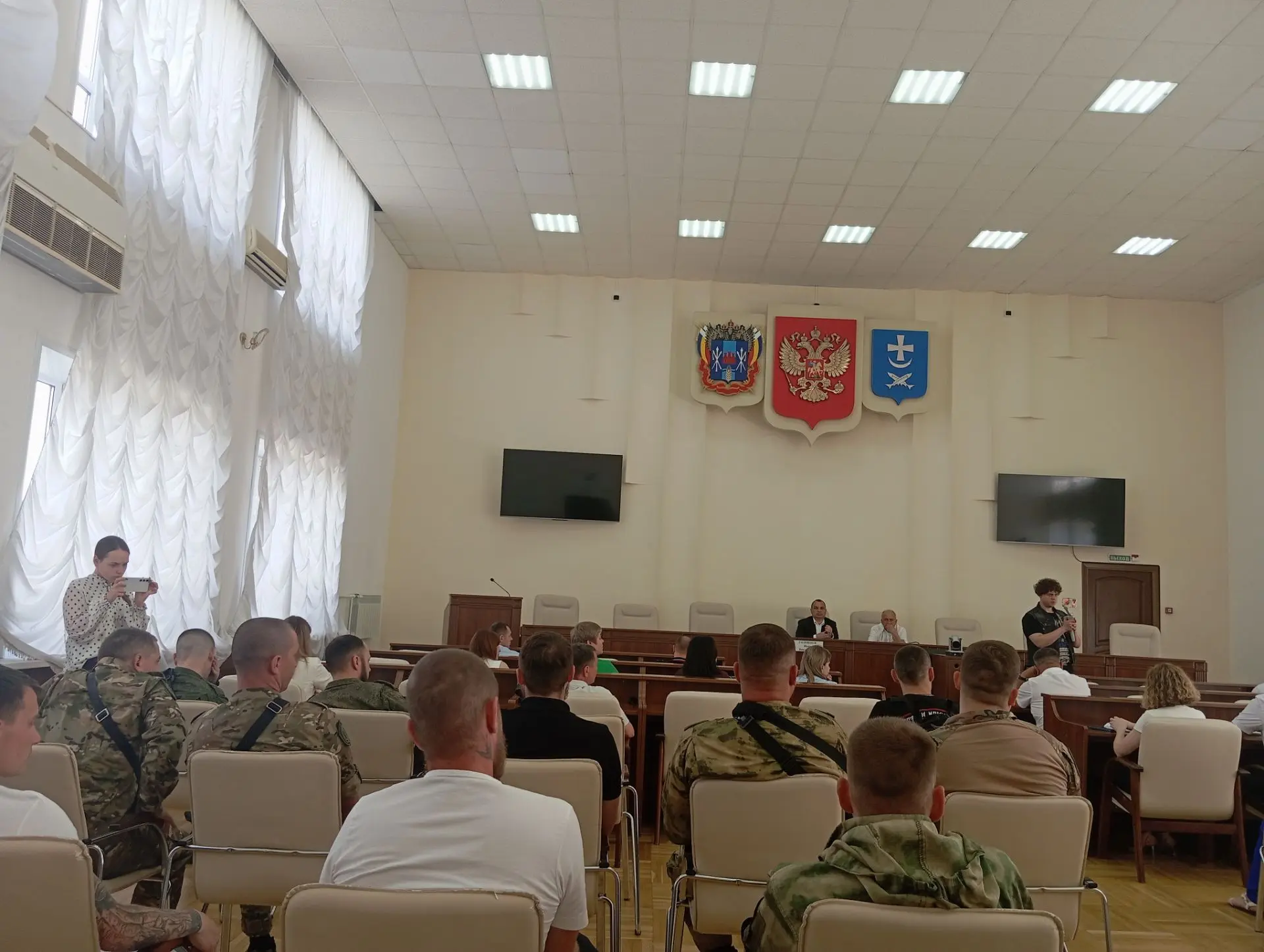 В Азове обсудили систему поддержки ветеранов СВО: от трудоустройства до психологической помощи

Встр