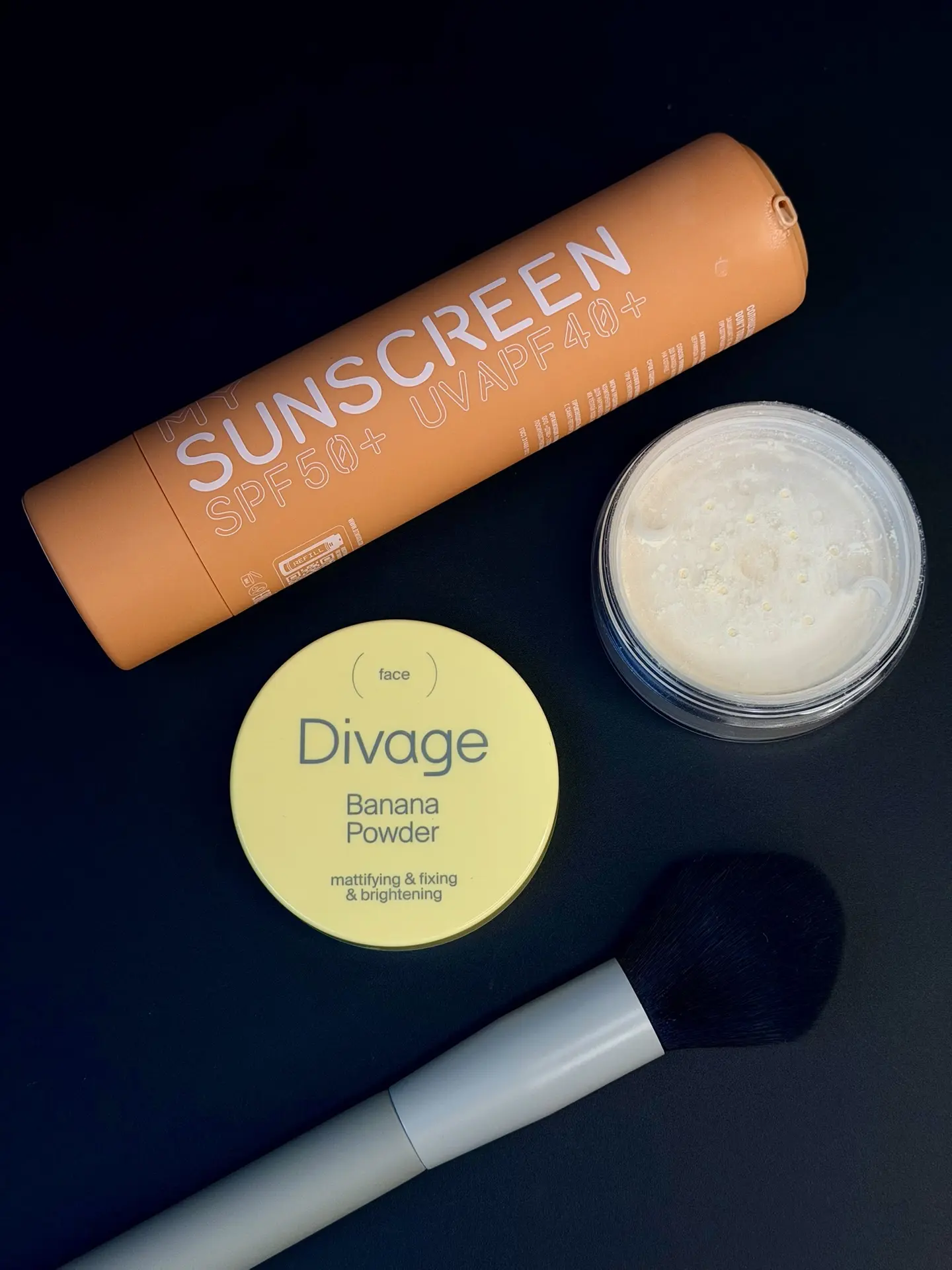 Если СПФ блестит и кожа кажется жирной

Уже месяц использую SPF50 DTMS. Пришла к идеальному нанесени