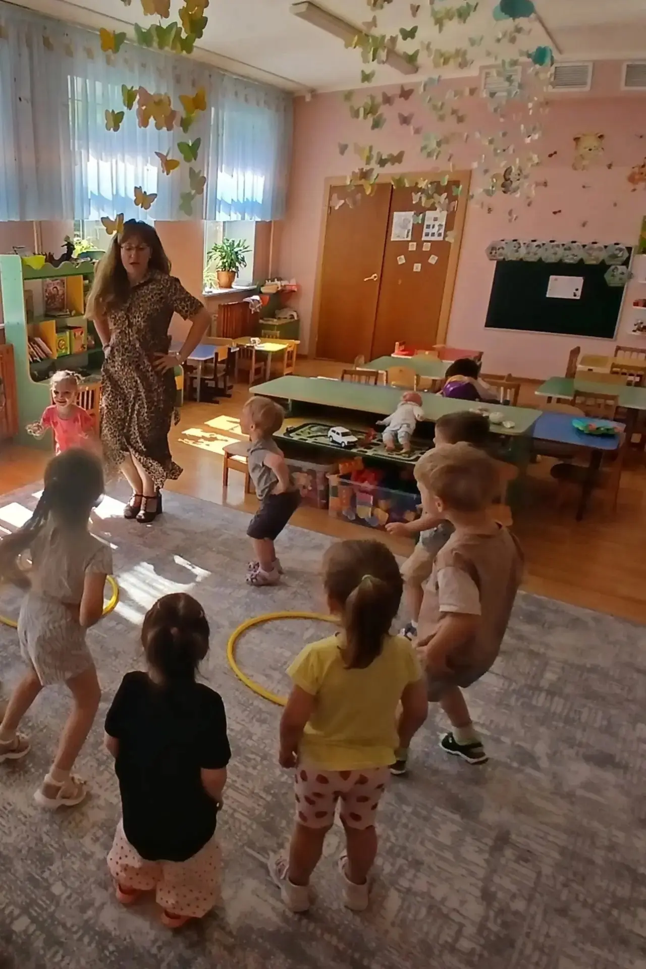 Эмпатия - это способность сопереживать, понимать чувства другого человека и откликаться на них. В во