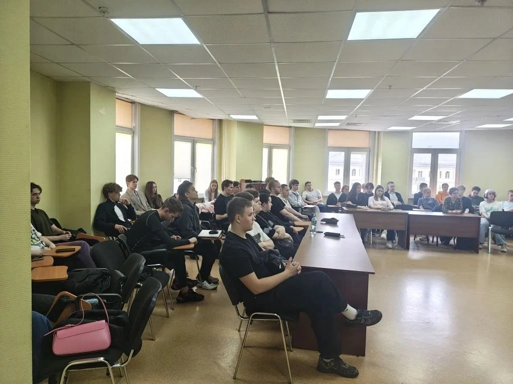 Сегодня в Университете Решетнева состоялась встреча со студентами учебных групп БРК23-01, БАП25-01 и