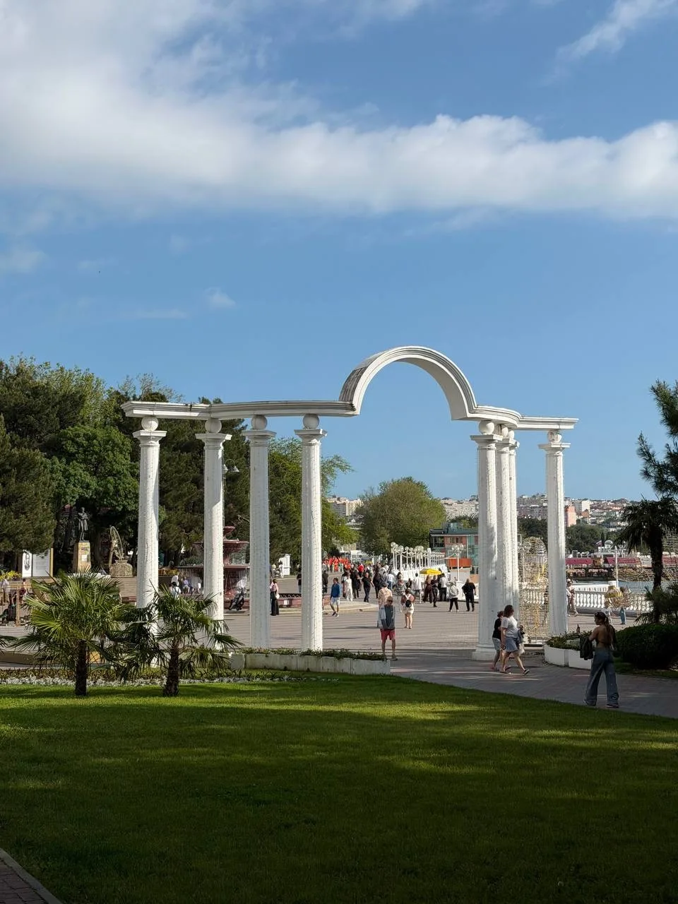 Геленджик во всю готовится к курортному сезону

В центре внимания - пляжи, безопасность, экскурсионн