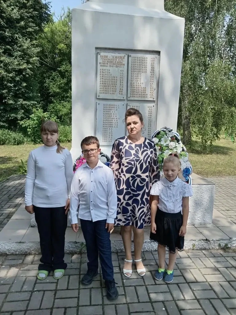 #ГринёвскаяБиблиотека
#ДеньПамятиИСкорби #СвечаПамяти #ВеликаяОтечественнаяВойна

🕯️ День памяти и 
