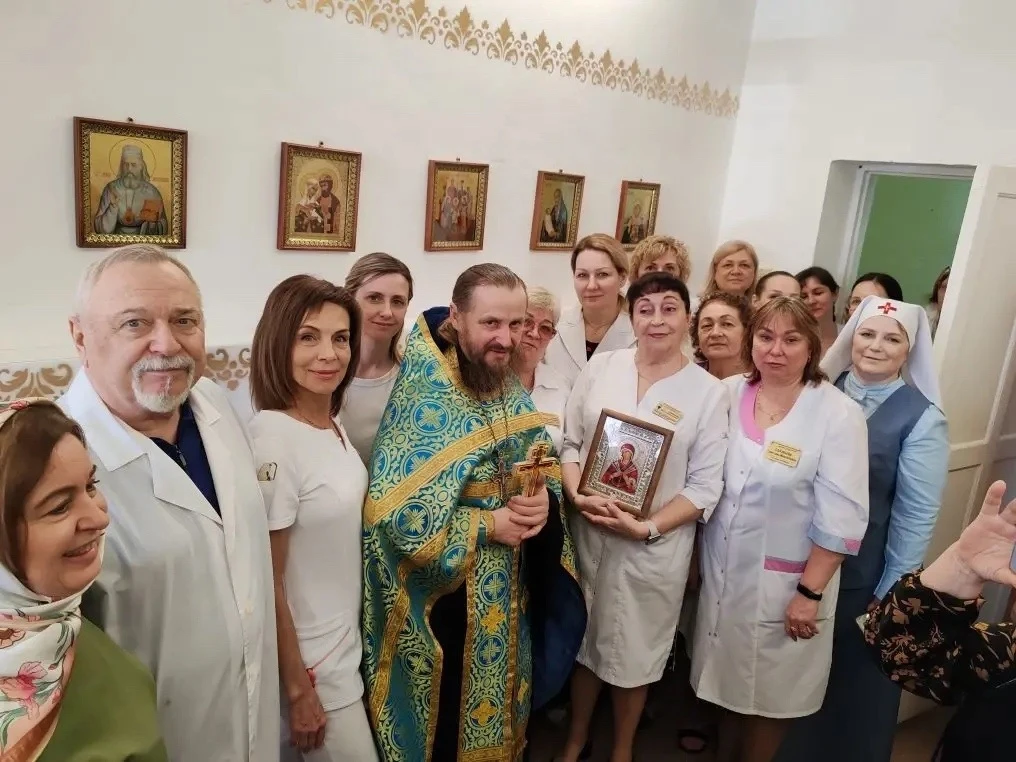 🏥 В женской консультации Курганской областной больницы №2 открылось особое пространство - молельная