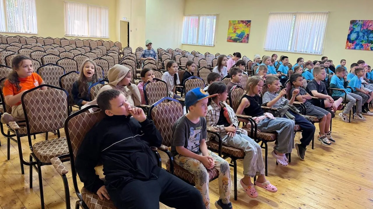 Многоуважаемые родители 1 отряд на связи 🫶

14 день лагерной смены прошел очень энергично и позитив