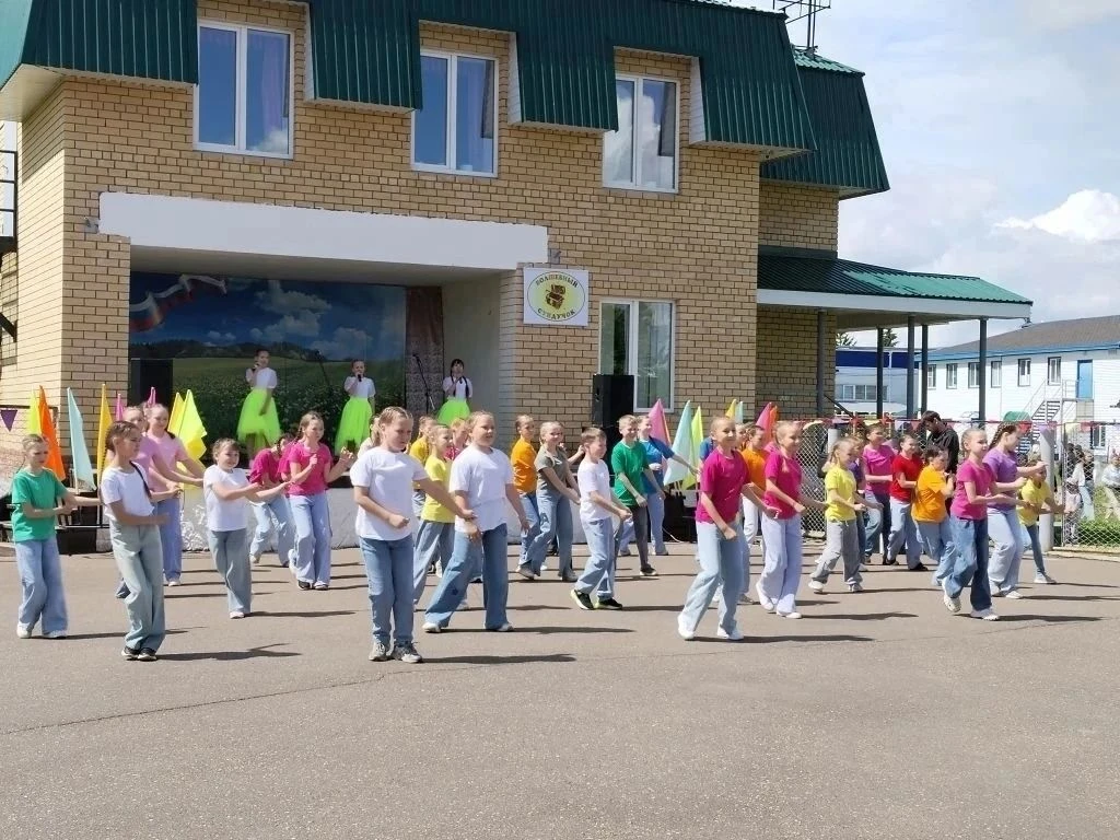 Наши юные таланты покоряют сцену! 1 июня, в Международный день защиты детей, обучающиеся хореографич