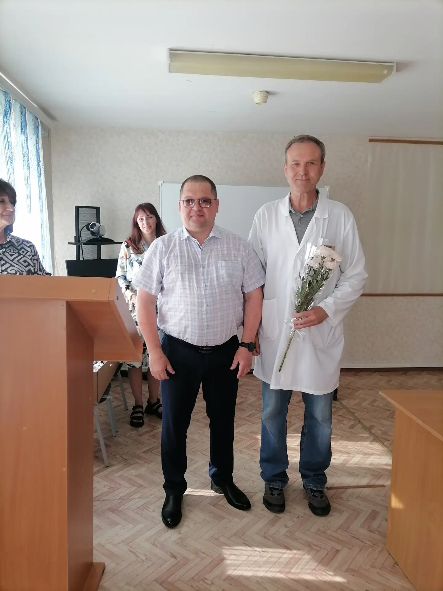 В преддверии Дня медицинского работника в поликлинике прошла торжественная планерка, где главный вра