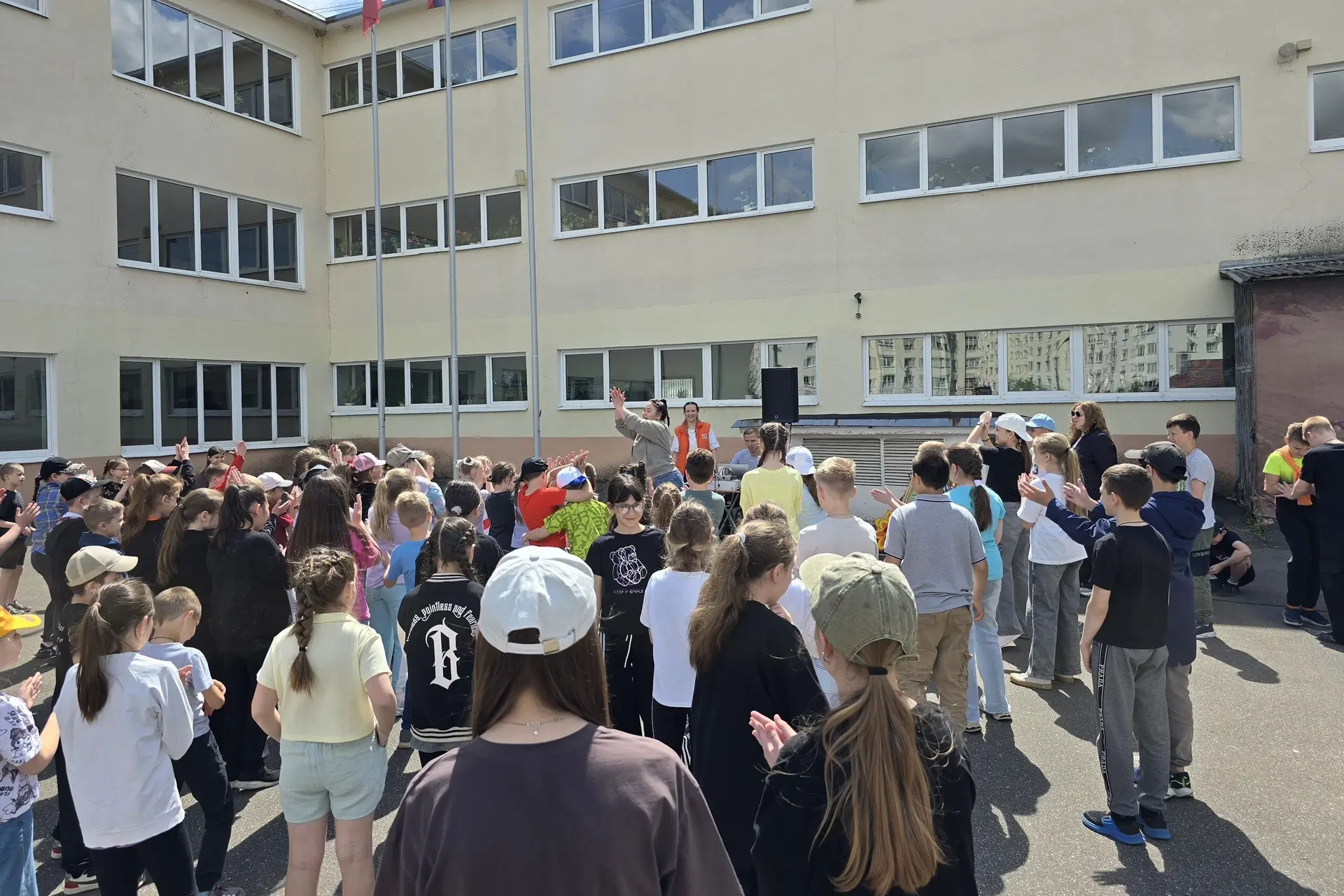 Лето пришло! ☀️в п. Володарского!
Сегодня наша команда устроила мега-веселый праздник для ребят в по