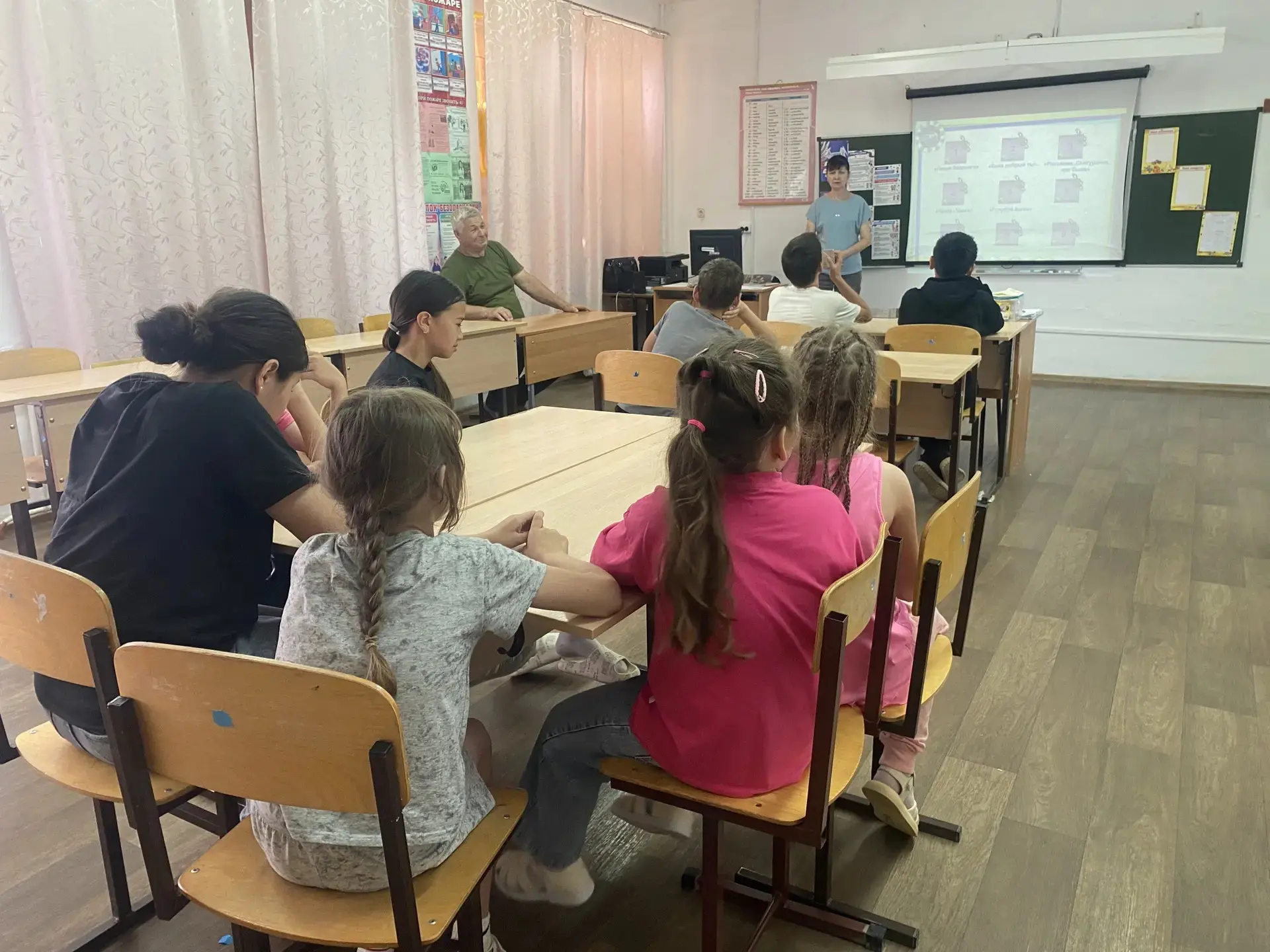17 июня в пришкольном лагере «Веснушки» состоялось тематическое мероприятие — День музыки.

С утра м