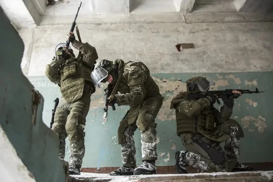 📝 Штурм и тактика действий в ограниченном пространстве

📌 Введение

Ограниченное пространство — эт