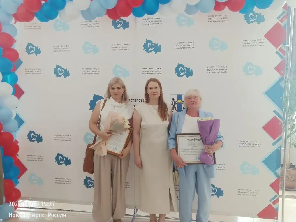 🎉 Продолжаем принимать поздравления! 
Сегодня наши работники  во главе с директором принимали поздр