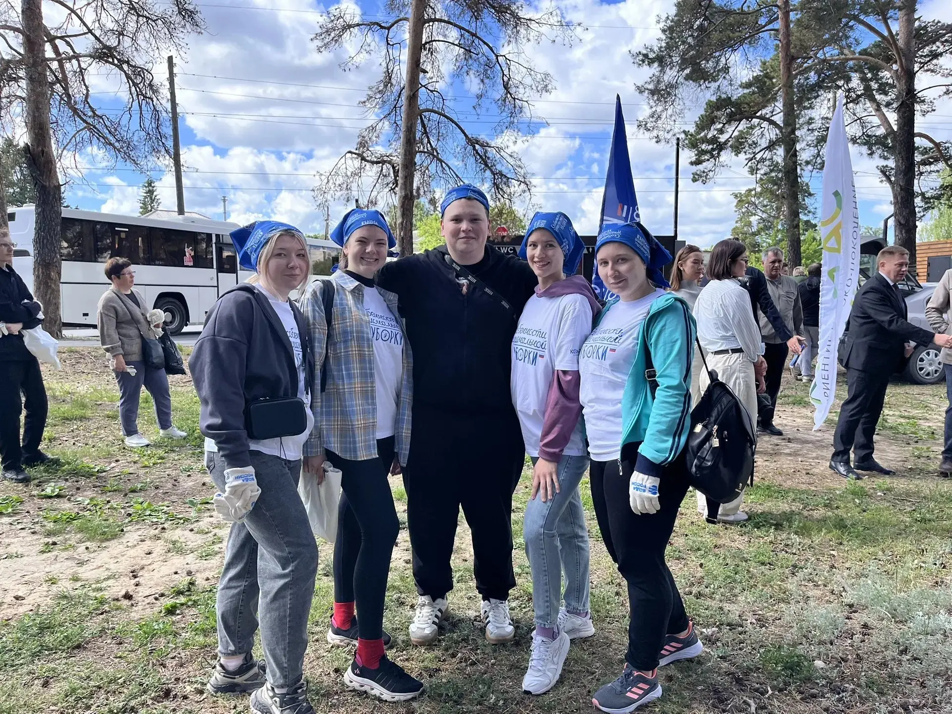 🌿🧹Сотрудники Департамента строительства, госэкспертизы и жилищно-коммунального хозяйства Курганско