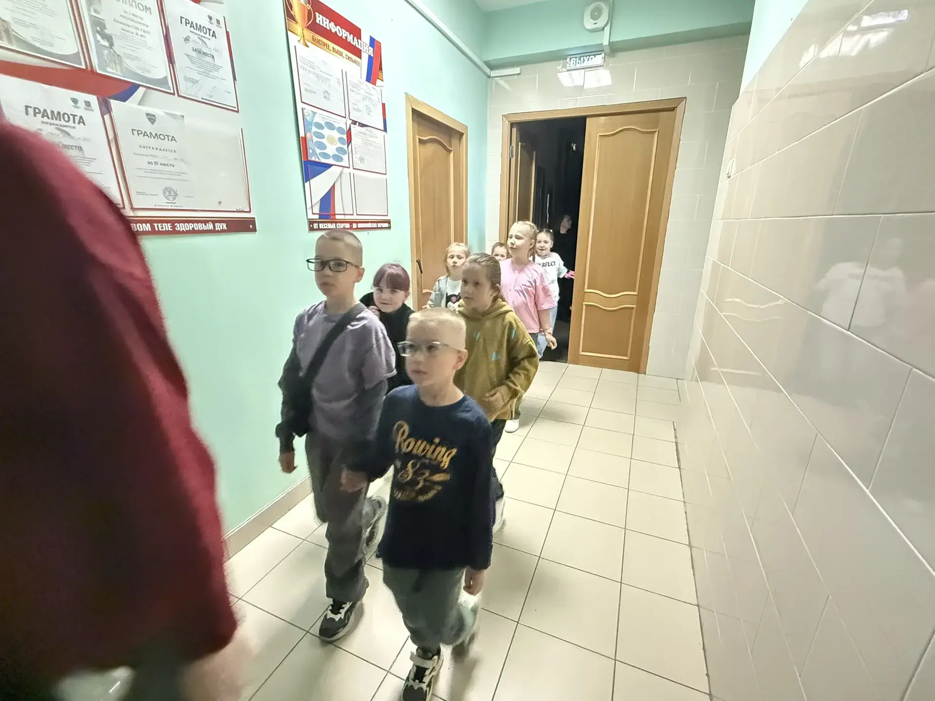В городском оздоровительном лагере дневного пребывания "Город детства", расположенного на базе школы