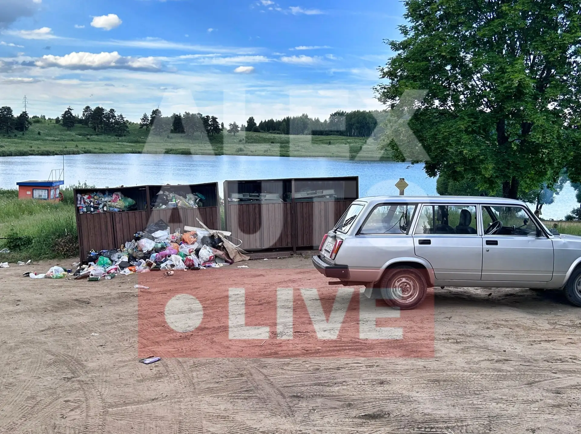 А что, «Хартия» у нас по понедельникам не работает? Или всем наплевать на Дичковское озеро? С утра б