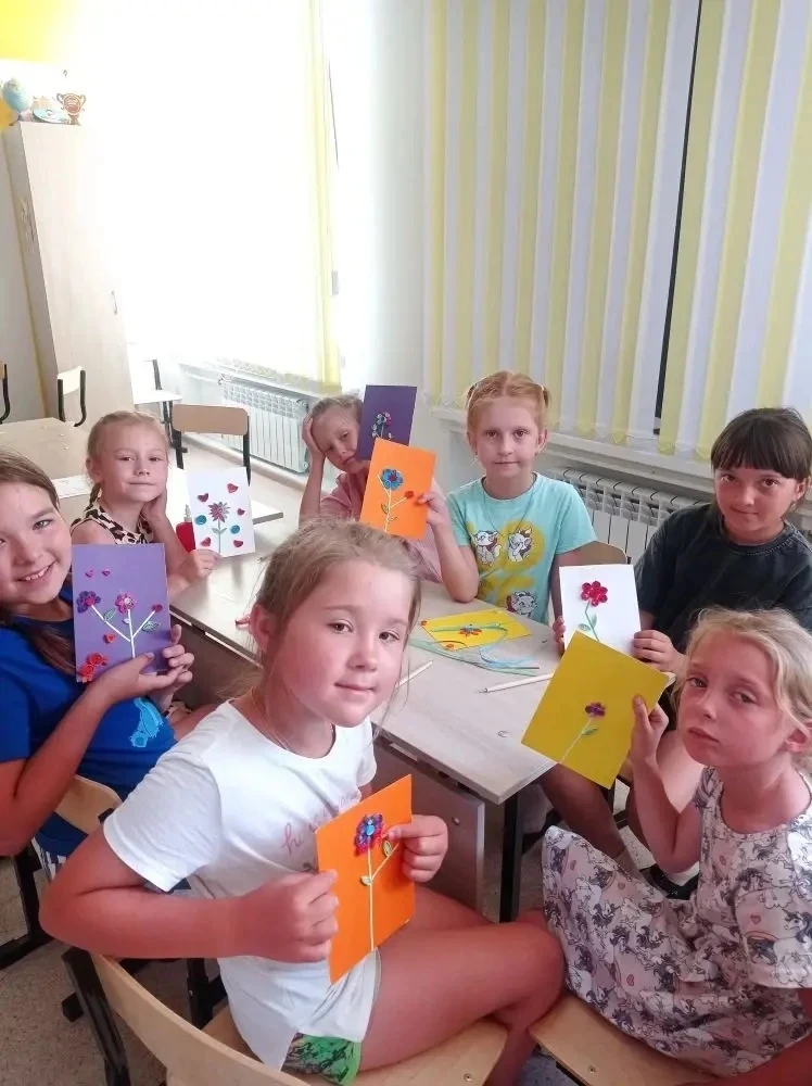 ☀️ День в пришкольном лагере — полон открытий и веселья! ✨
🌸 Отряд «Ладошки»:
* освоили квиллинг (б