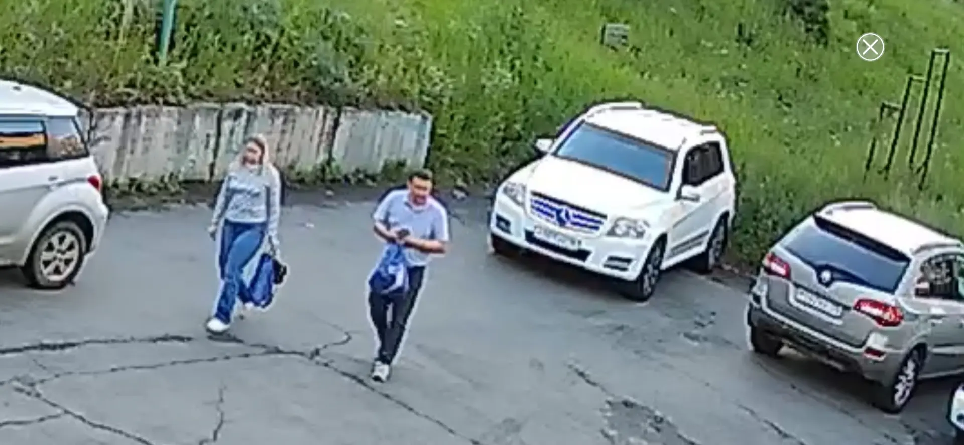 Подскажите, данный автовладелец проживает здесь или в гости приехал?