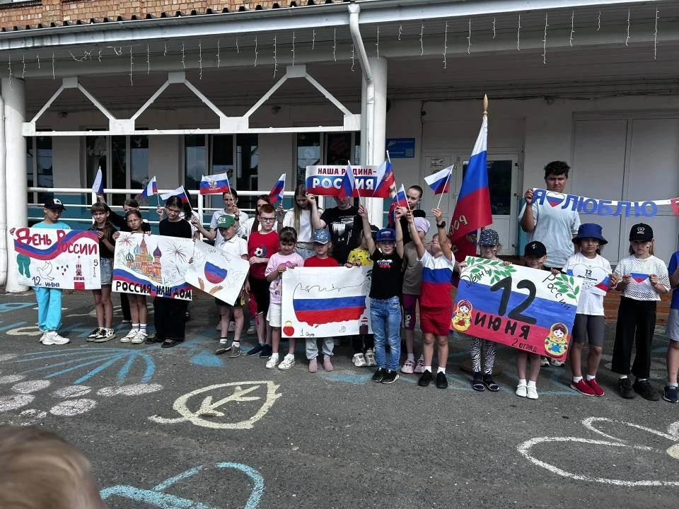 Россия — это мы: Гордость, Творчество и Единство в «Солнышке»!
 
Сегодня, в нашем любимом лагере «Со