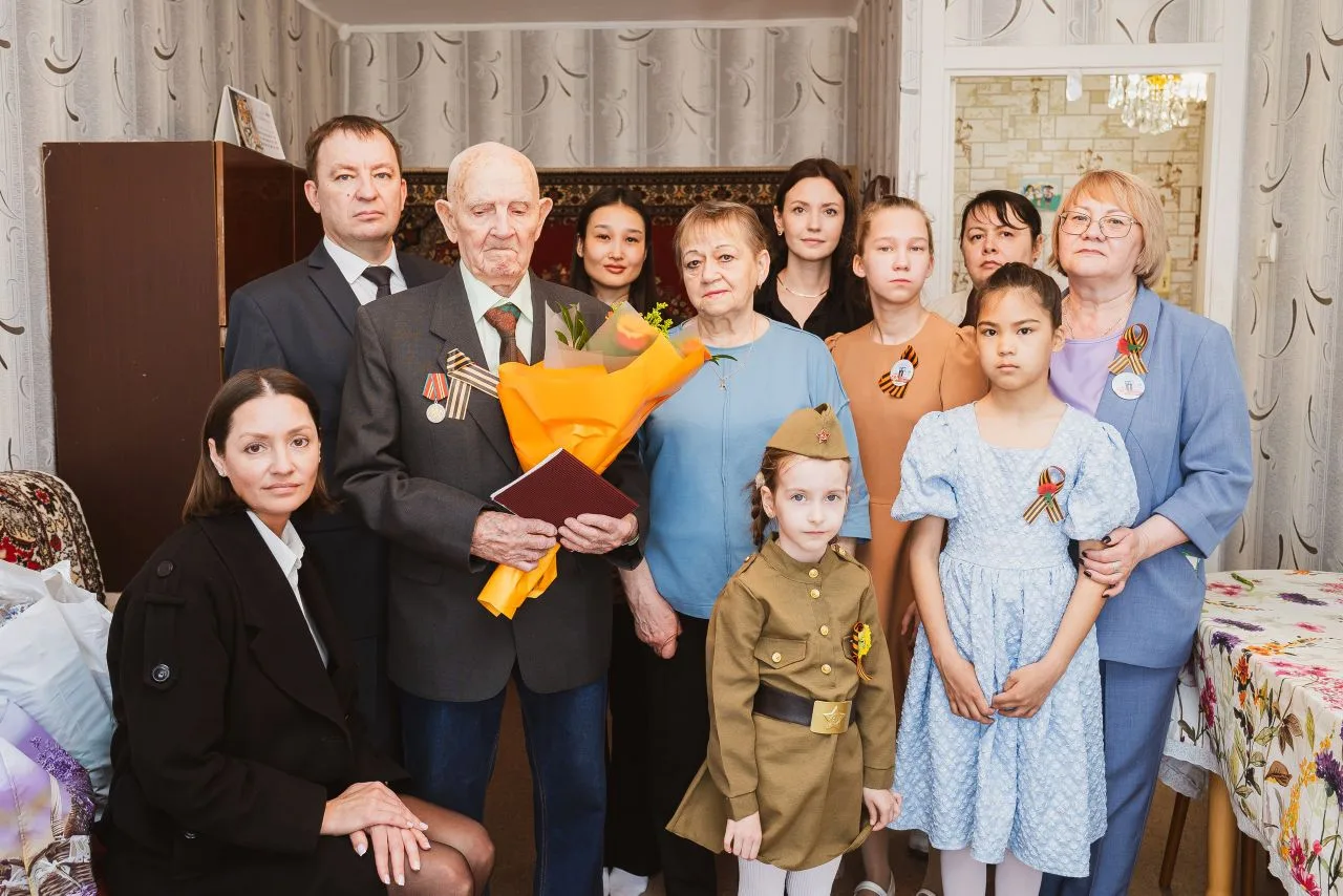 🎗️ Сотрудники Комплексного центра Орджоникидзевского района совместно с представителями Магнитогорс