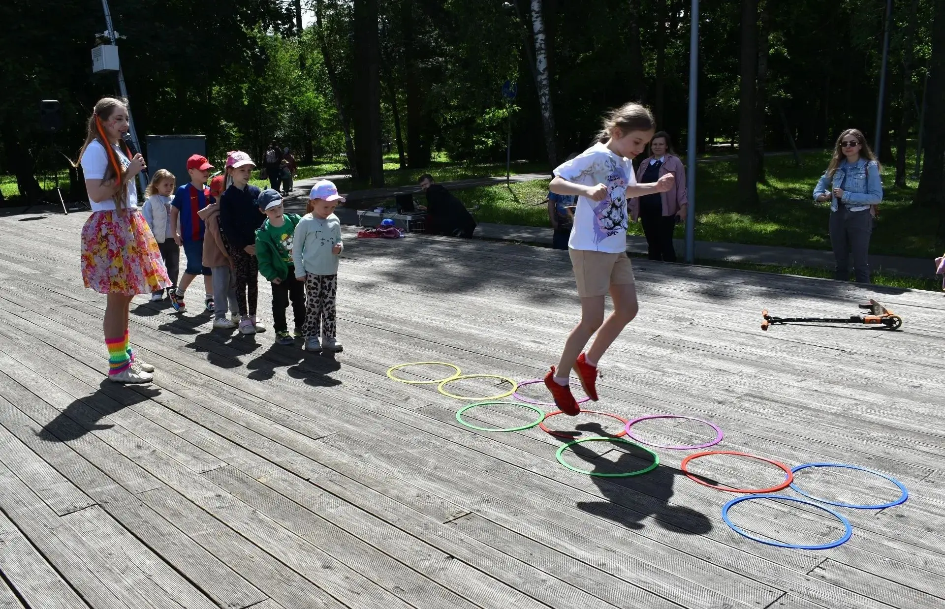 20 июня в Сквере Героев Курсантов прошла игровая программа для всей семьи.
Ребята отправились в увле