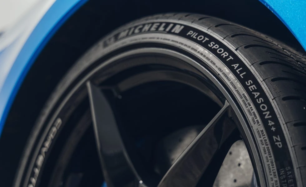 Всесезонные шины выходят на новый уровень: Corvette E-Ray показал 1,01 g на Michelin Pilot Sport All