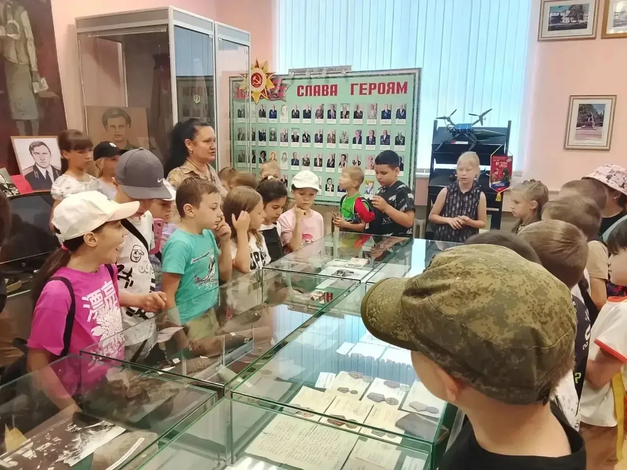 В рамках визита в музей ребята получили возможность прослушать урок мужества.