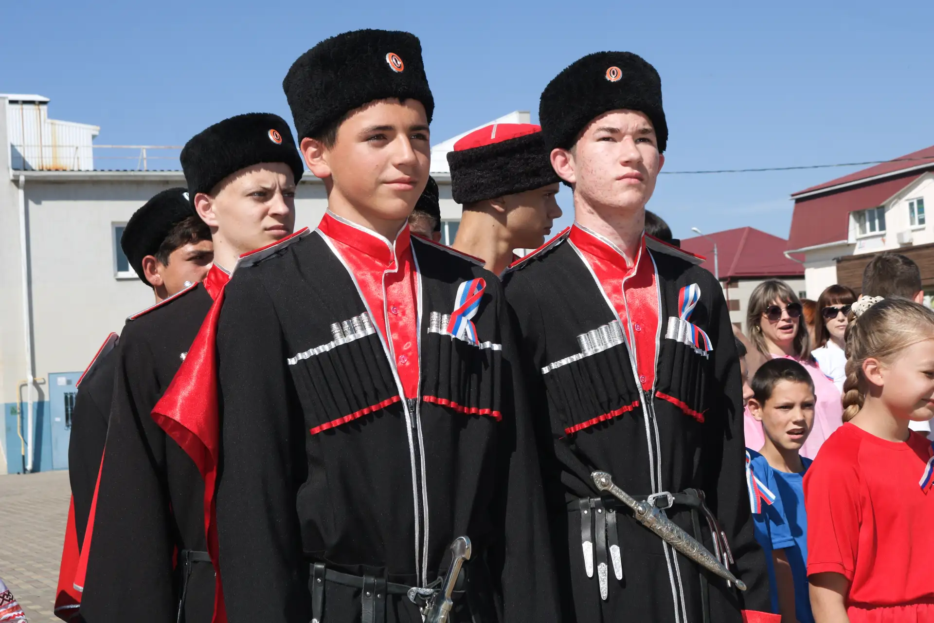 🇷🇺♥️Сегодня Майская площадь города Гулькевичи стала центром торжеств, посвящённых Дню России! Солн