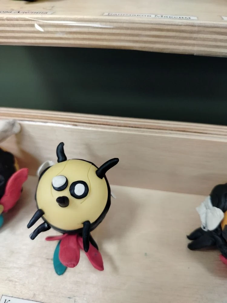 🐝 День пчёл!

Сегодня в нашем детском саду было по-настоящему «жужжащее» настроение — весь день был