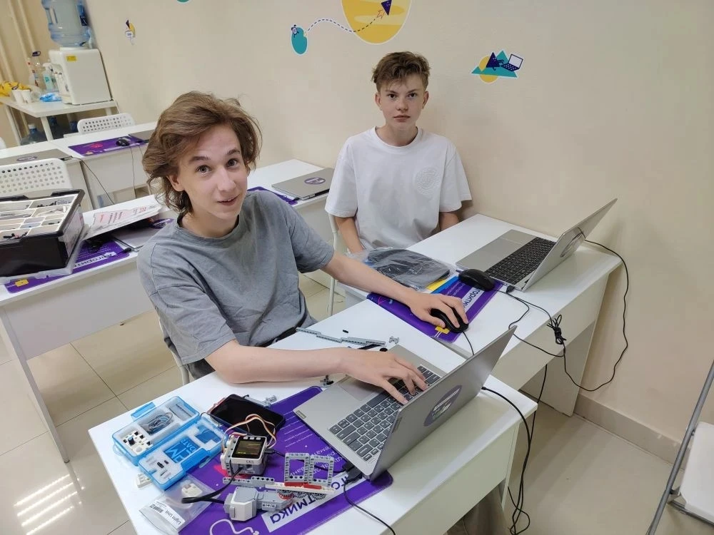 #8_2_ступень 
#суббота_10_45 
Здравствуйте, родители юных робототехников! Поздравляем вас с окончани