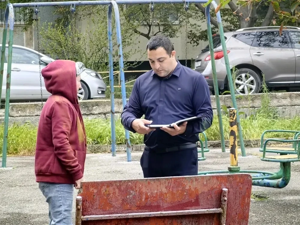 Осмотр детских и спортивных площадок по ул. Молодёжная.

Вместе с жителями, активом ТОС 18, представ