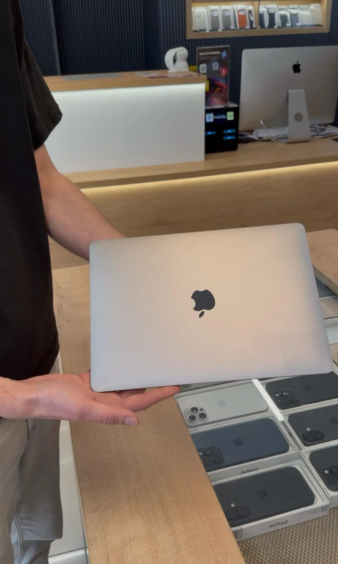 MacBook Air 13 M1 8/256Gb Space Gray

Принят по программе trade-in и проверен в нашем сервисном це