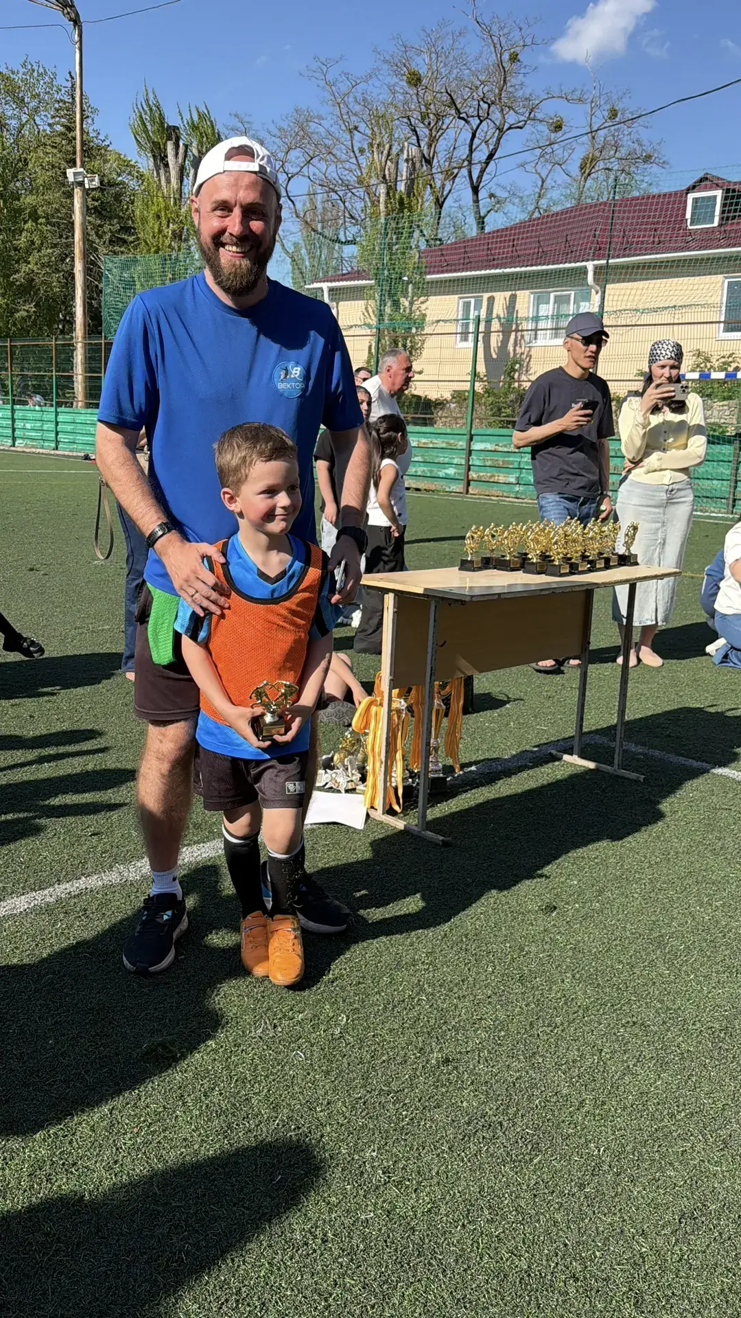 ⚽ Наш маленький чемпион! Гордость «Ягодки» на межфилиальном турнире
🍓 Старшая группа «Ягодка» снова