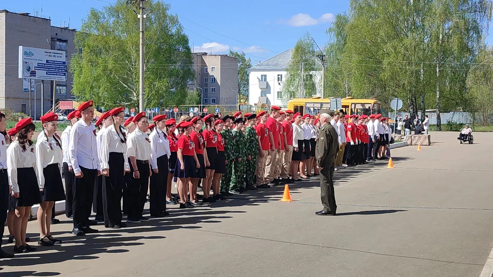 💥ТОРЖЕСТВЕННЫЙ ПАРАД ЮНАРМЕЙЦЕВ ВЯТСКОПОЛЯНСКОГО РАЙОНА!

В преддверии 81‑й годовщины Победы на пло