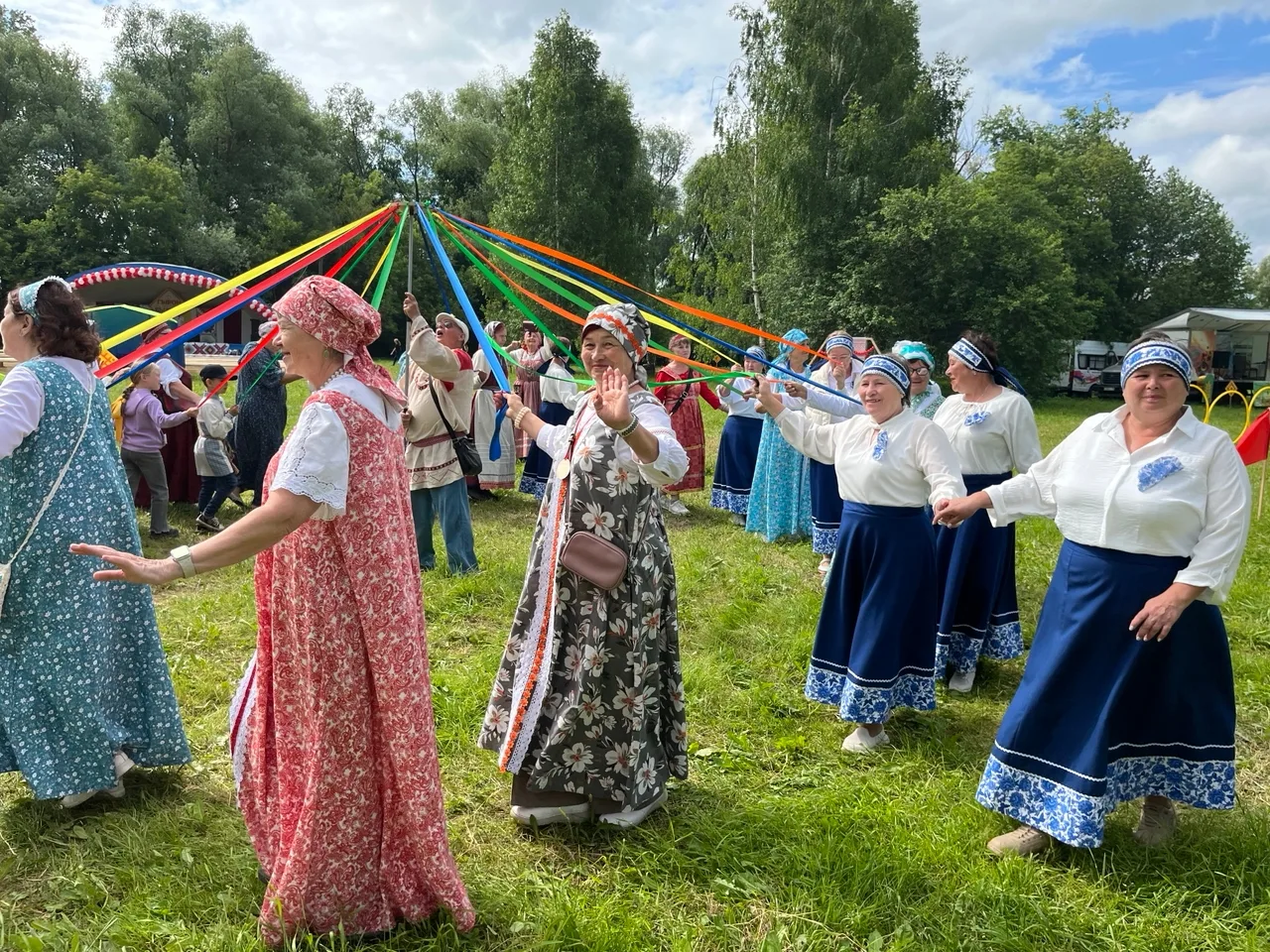 🎉Национальные площадки на празднике «Гырон быдтон»: тепло традиций и задор народных игр!
