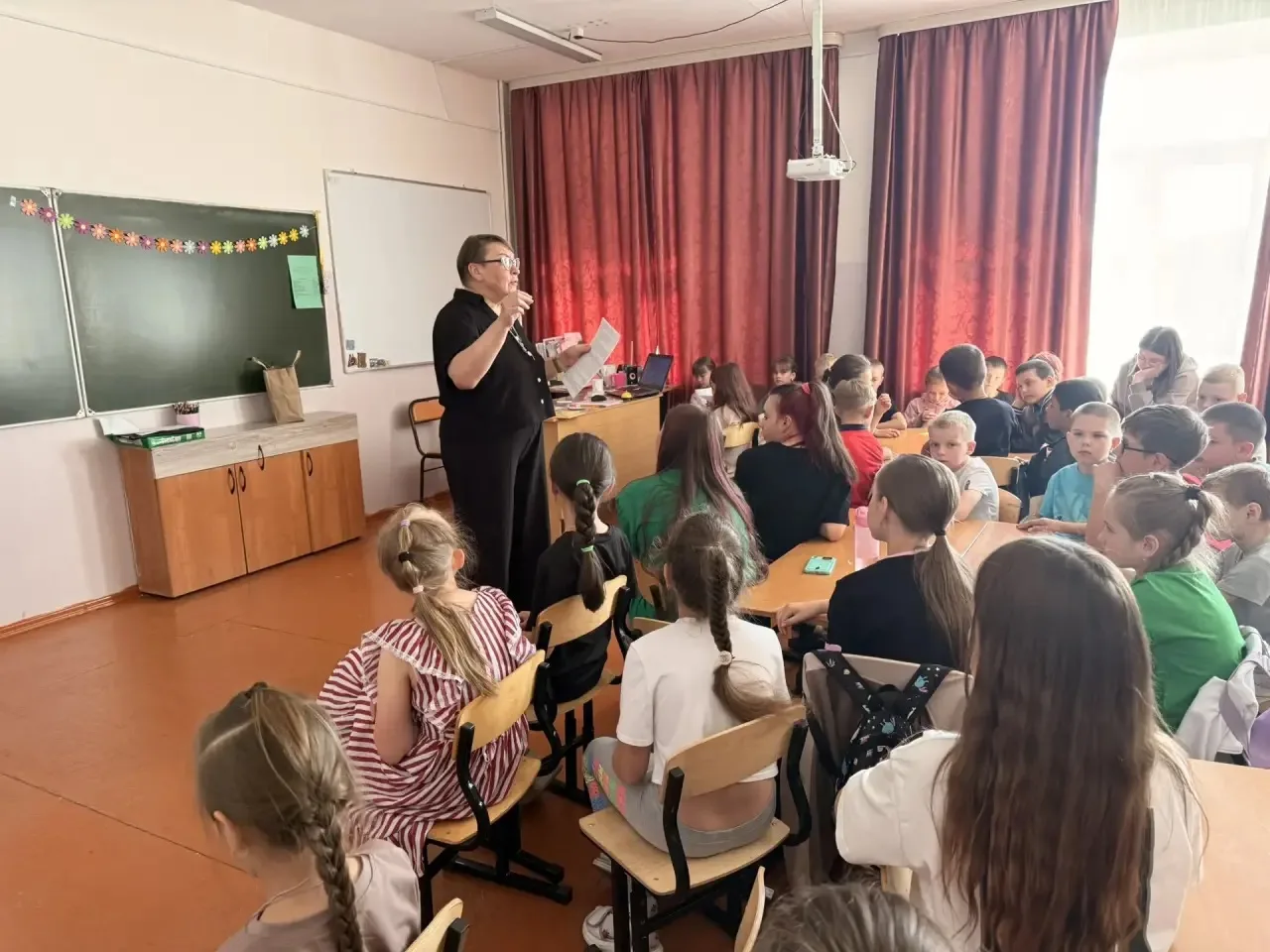 Искры творчества и безопасности: день пожарной грамотности ☀️👋🏻

В дневном пришкольном лагере «Ярк