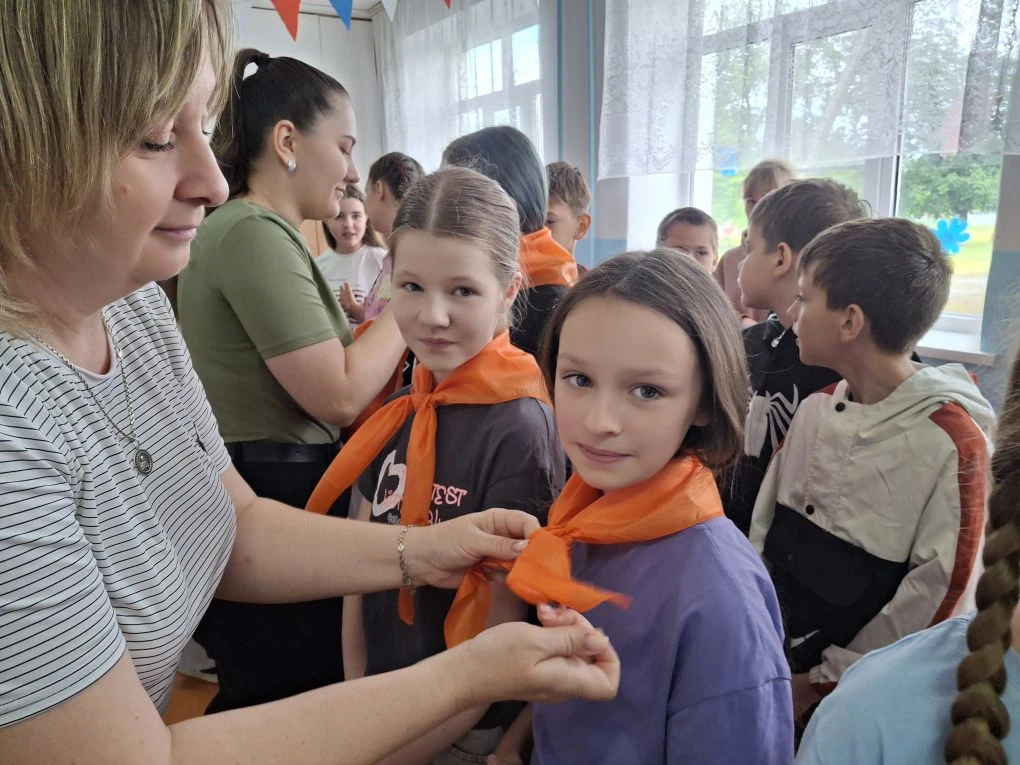 Ура! 1 июня в День защиты детей  у нас в школе открылась 
первая смена лагеря с
 дневным пребыванием