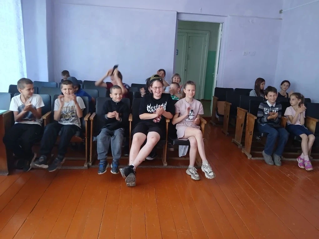 9 день- День"  Сказки народов России". Сегодня день посвящен волшебству и чудесам. После завтрака по