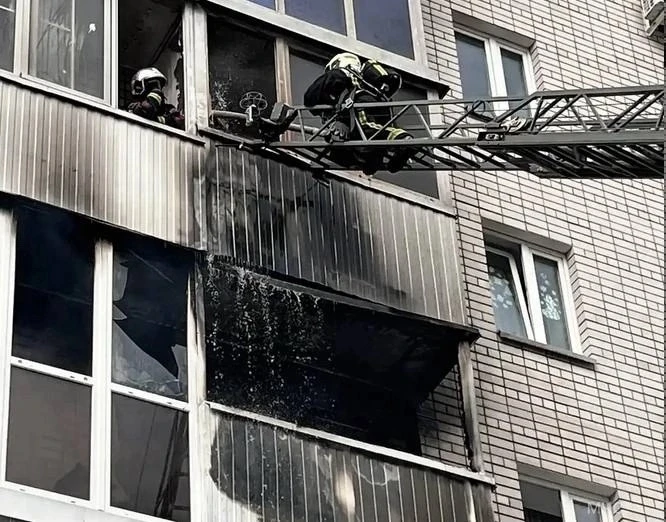 🔥 В Смоленске загорелся балкон в многоэтажке на Киевском шоссе

Вчера вечером в доме № 57 по Киевск