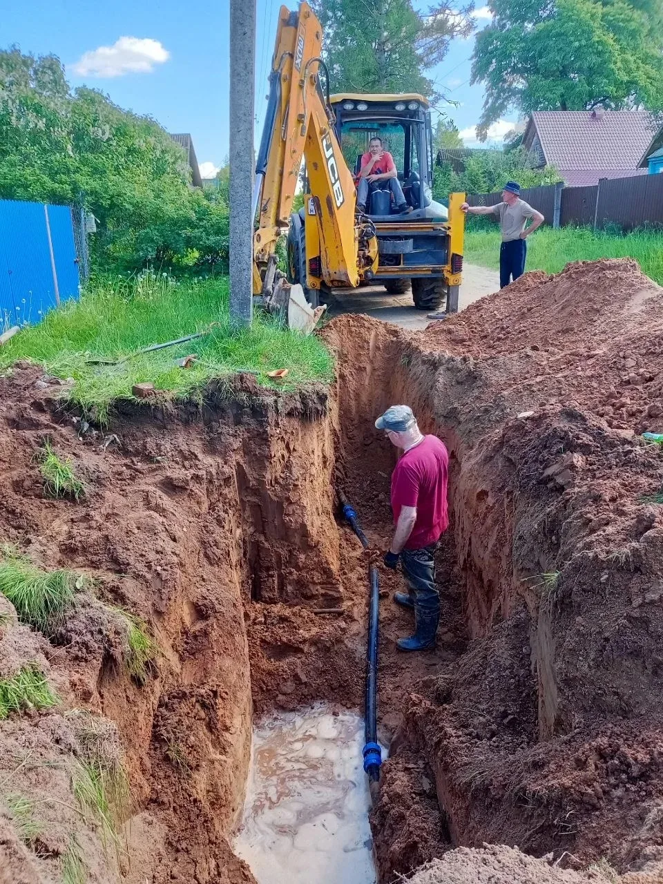 Специалисты ООО "Водоканал"  в деревне Усть-Волма по улице Школьная успешно завершили работы по заме