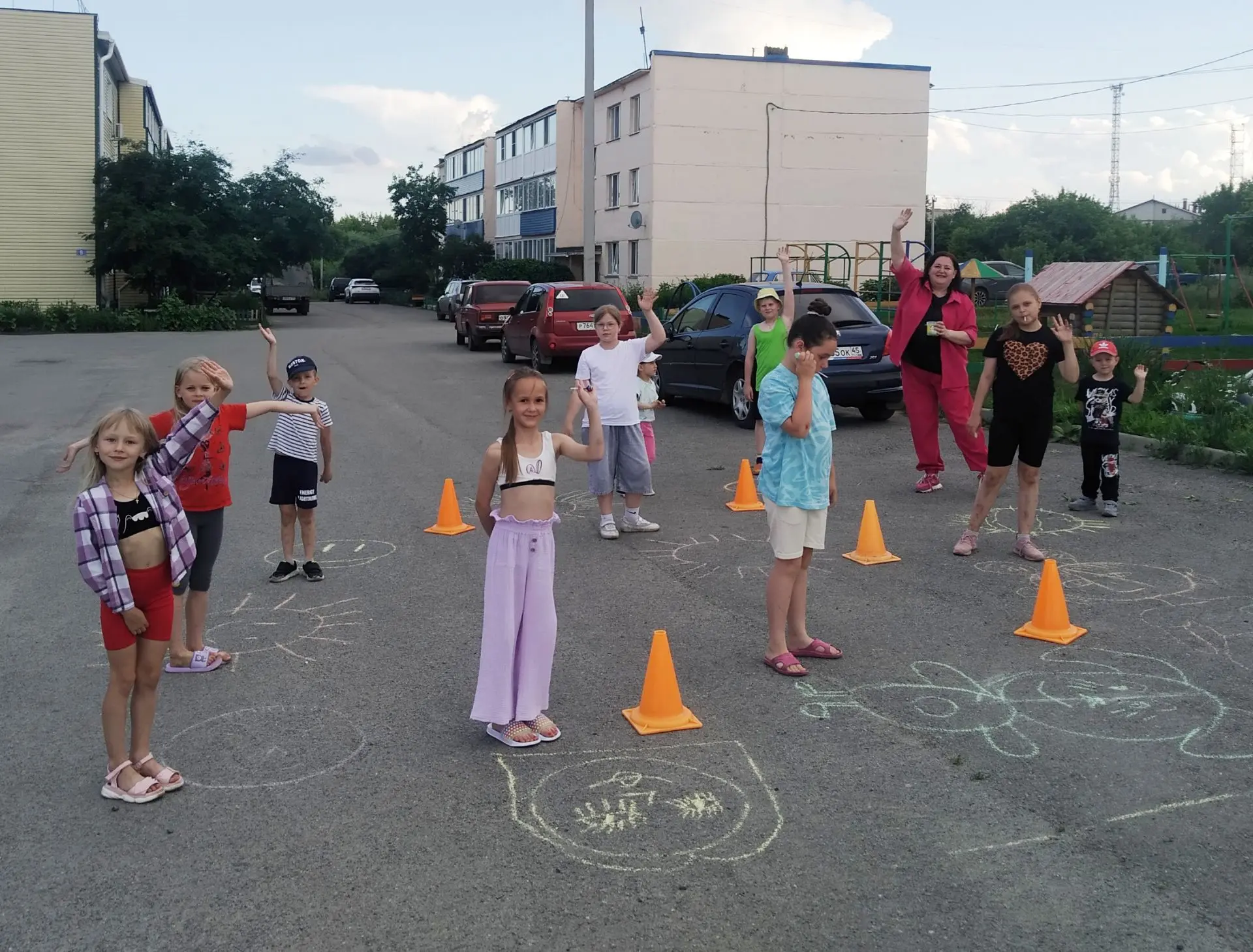Дружба на все СТО🤝😉☀️

Сегодня педагоги ДДЮ побывали в гостях у маленьких жителей  ул. Мелиораторо