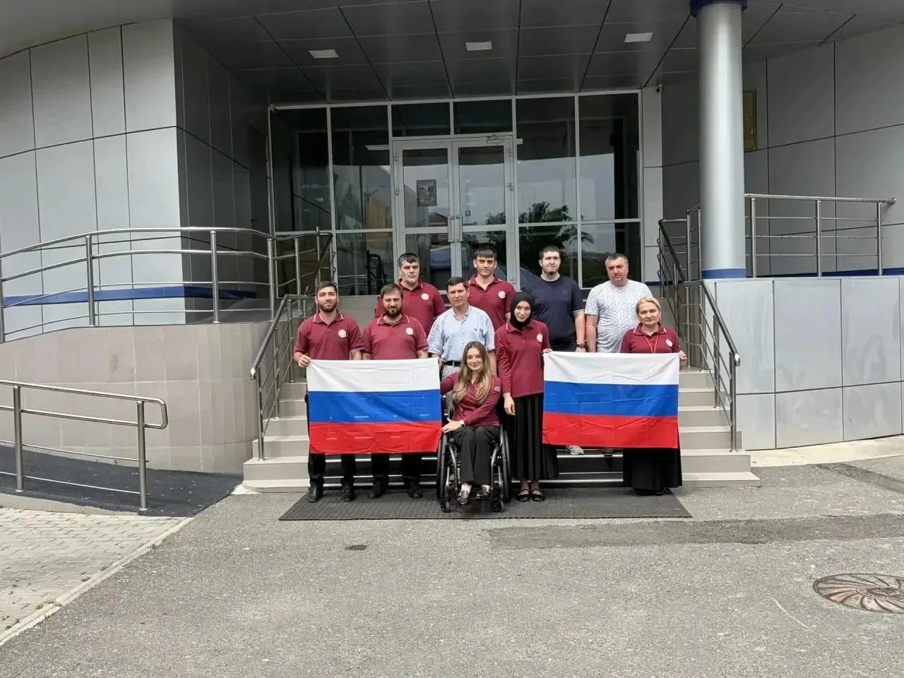 В преддверии празднования Дня России работники Службы-112 присоединились к Всероссийской акции «Росс