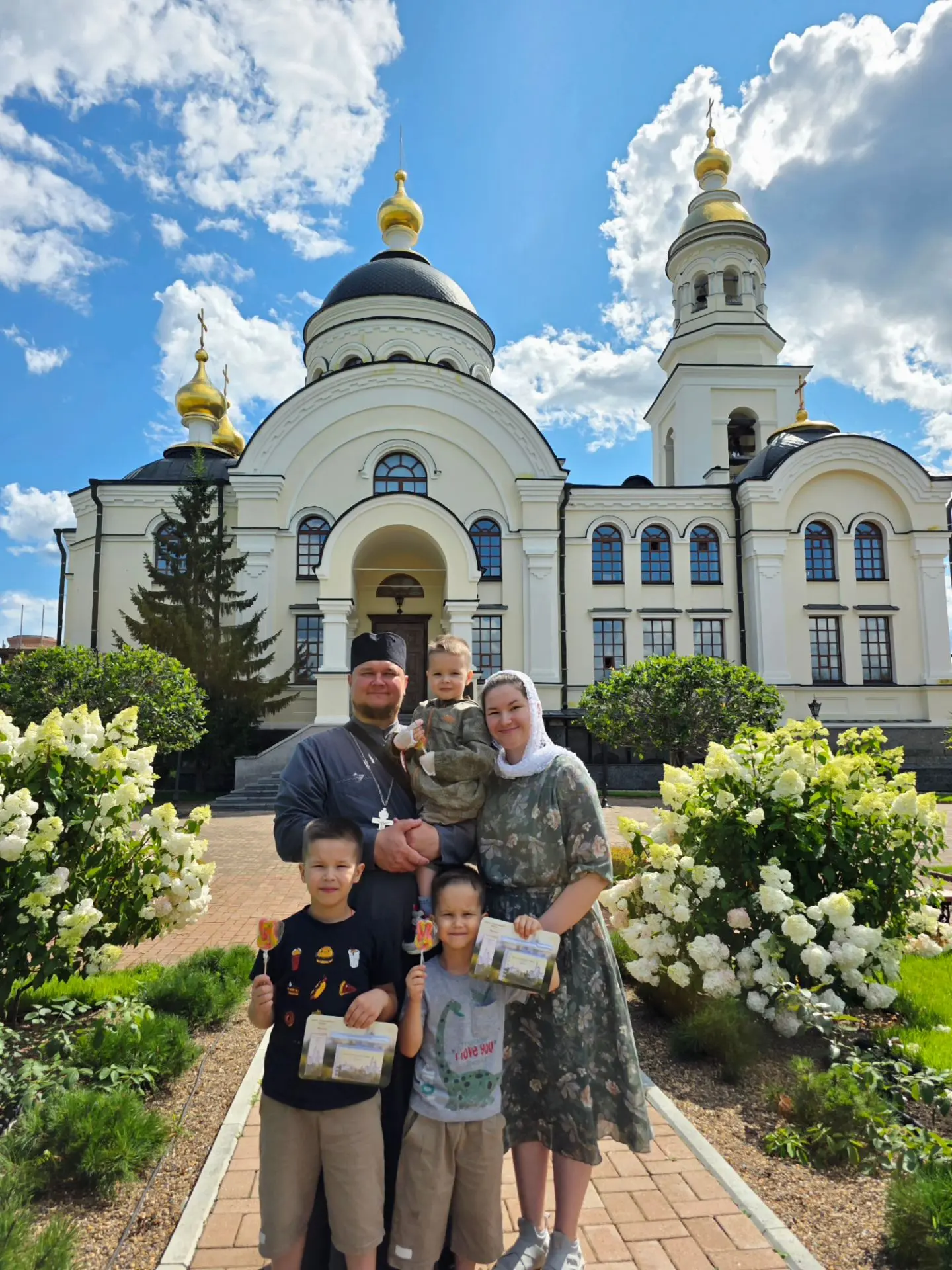 Это мы в селе Меркушино, храм Архангела Михаила и в малом храме во имя Праведного Симеона Верхотурск