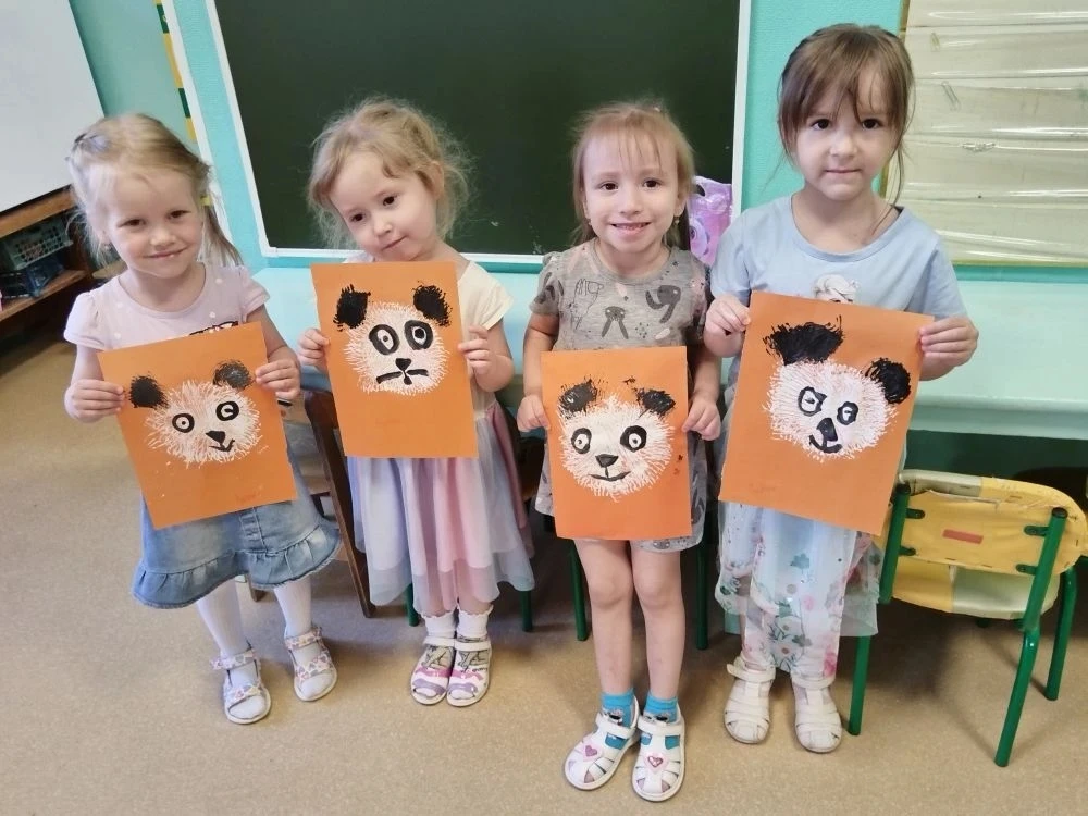 Во второй младшей группе прошло необычное и очень увлекательное творческое занятие. Ребята с огромны