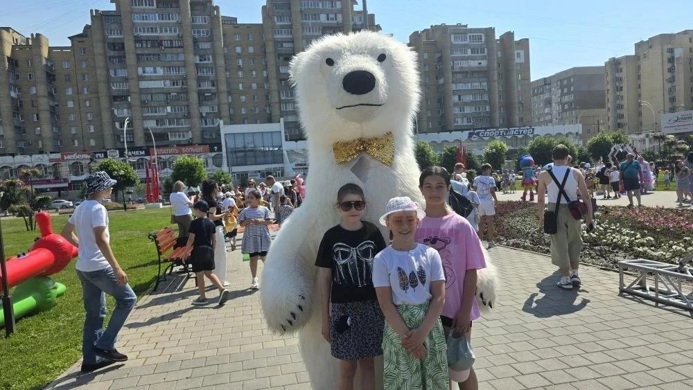 День России - праздник людей, которые любят свою страну и ежедневно делают её сильнее своими делами,
