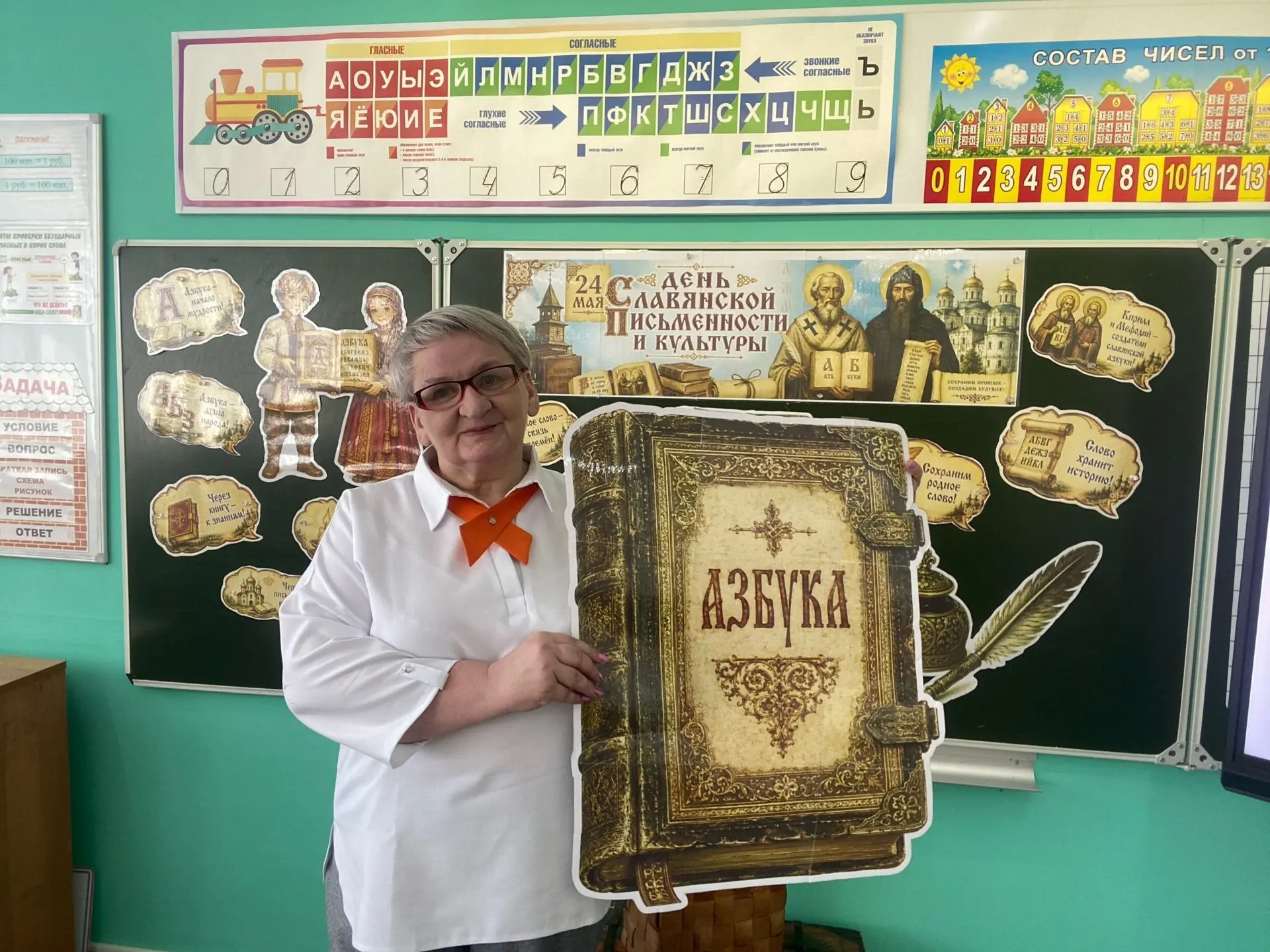 В честь Дня славянской письменности и культуры для учеников 1-4 классов прошёл художественный мастер