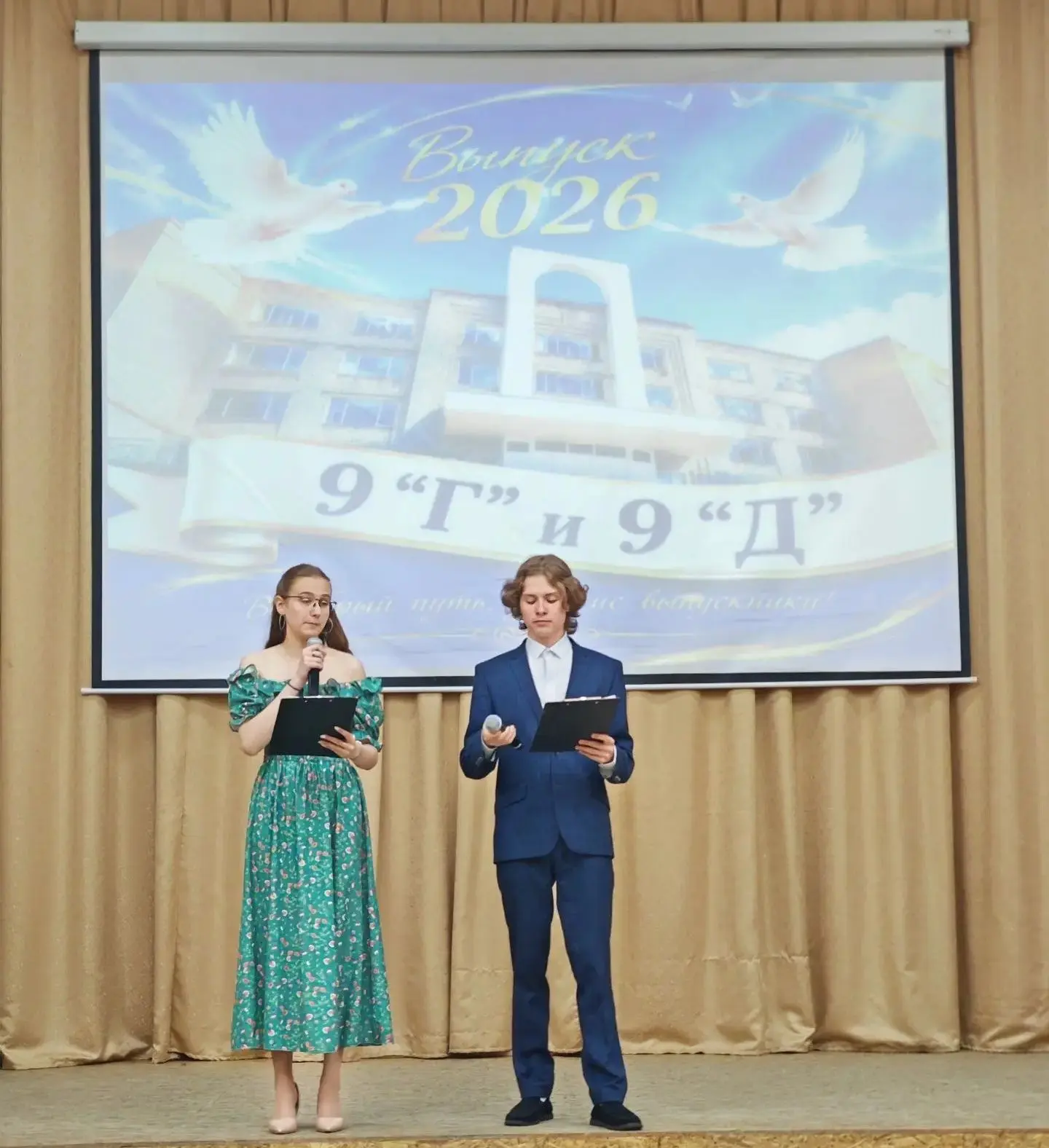 🎓 Сегодня в нашей школе гремел бал! Не простой, а самый настоящий, в стиле Российской Империи. Мы п