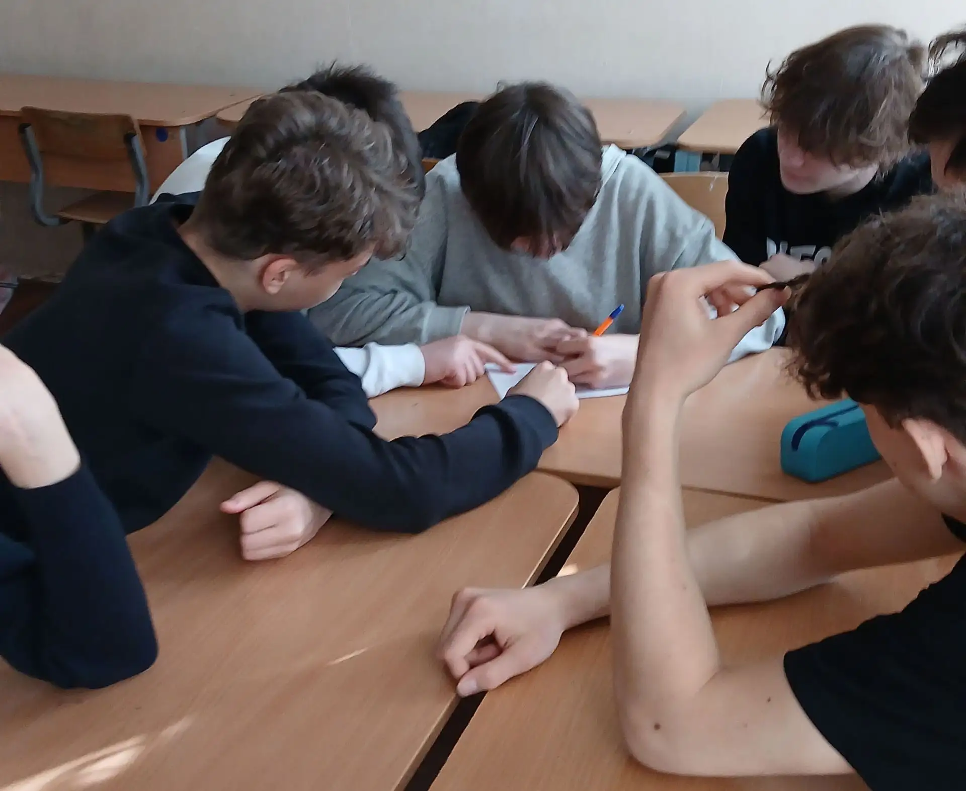 В конце учебного года в нашей школе прошла познавательная квест- игра «Россия – родина моя» среди уч