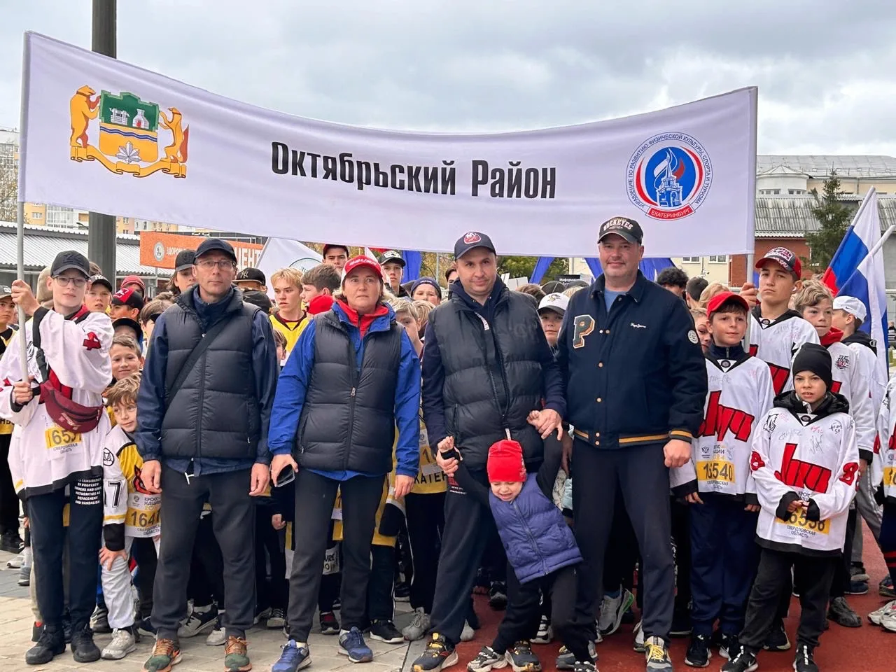 🏒Октябрьский район — это не только улицы, дома и памятные места, но прежде всего люди. Особую гордо