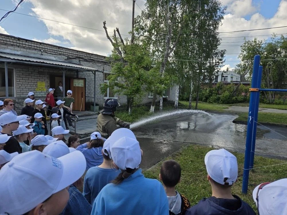 🚒ЗНАКОМСТВО С ПРОФЕССИЕЙ ПОЖАРНОГО: ВСТРЕЧА РЕБЯТ С СОТРУДНИКАМИ ПСЧ № 66

💫3 июня у ребят состоял
